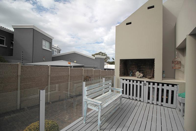 4 Bedroom Property for Sale in Hartenbos Heuwels Western Cape